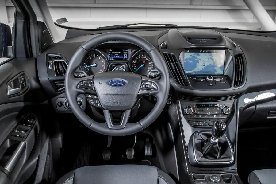Торпедо Ford Kuga Titanium 2016 года  (фото 12 из 28)